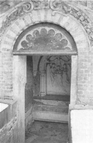 Ingang van de grafkapel met praalgraf van Albert Corneli omstreeks 1996 (arch.groep Mertens).