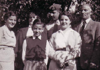 Echtpaar Hendriks-Bielders in 1953. V.l.n.r. Til, Mayke, Charles, Jeu, Jeanne en Louis.