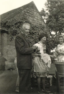 Harie op kamp (1960) met Maria Kuipers en Riet Suijkerbuijk