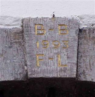 Sluitsteen boven voordeur van de familie Lahaye-Brands (Fons Heijnens)